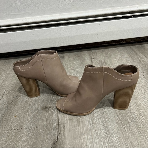 DV By Dolce Vita Peep Toe Tan Slip On Heels Ankle Boots Women’s Size 8 - Picture 7 of 8